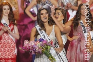 Colombiana Paulina Vega vence Miss Universo Colombiana Paulina Vega vence Miss Universo