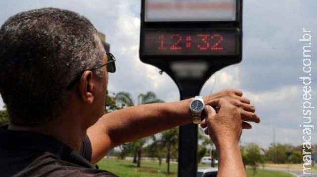 Horário de verão acaba à meia-noite