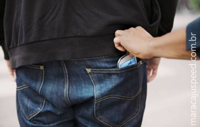 "Botão da morte" que inutiliza celulares causa redução de roubos "Botão da morte" que inutiliza celulares causa redução de roubos