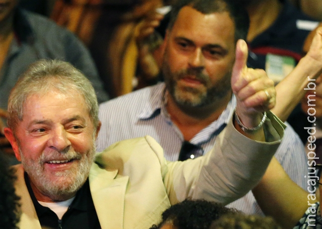 Lula diz que corrupção na Petrobras é "caca" de pequeno grupo de pessoas