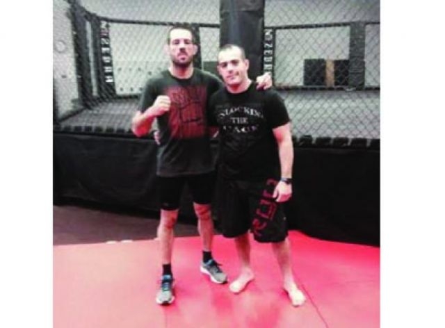 Lutador do UFC espanca treinador brasileiro após discussão Lutador do UFC espanca treinador brasileiro após discussão