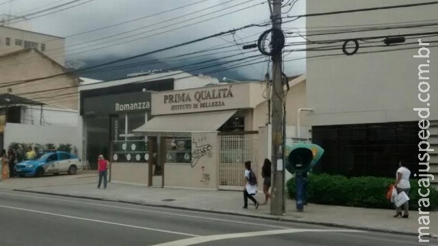 Cliente é estuprada durante assalto a salão de beleza Cliente é estuprada durante assalto a salão de beleza