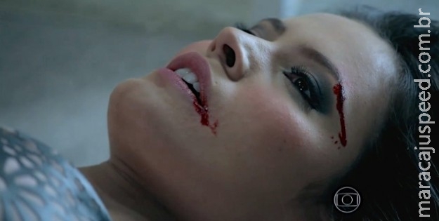 Em Império: Carmen tem fim trágico e morre queimada em incêndio Em Império: Carmen tem fim trágico e morre queimada em incêndio