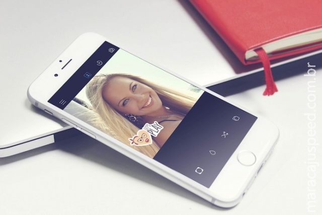 App BrightCam para iPhone tira selfies sem precisar apertar nenhum botão App BrightCam para iPhone tira selfies sem precisar apertar nenhum botão