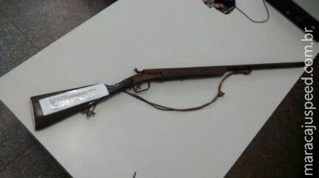 Assentado é preso com arma de caça e munições ilegais Assentado é preso com arma de caça e munições ilegais