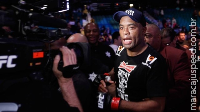 Comissão vai tirar vitória de Anderson Silva e parte de bolsa após doping, diz diretor a jornal Comissão vai tirar vitória de Anderson Silva e parte de bolsa após doping, diz diretor a jornal