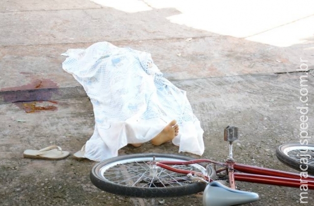 Adolescente de 13 anos morre esfaqueado ao sair para ir à escola Adolescente de 13 anos morre esfaqueado ao sair para ir à escola
