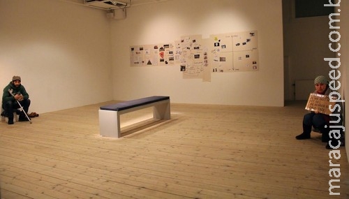 Mendigos são usados como "obra de arte" em galeria na Suécia
