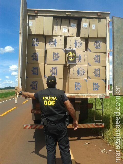 DOF apreende caminhão com 35.000 pacotes de cigarros na BR-267 em Rio Brilhante DOF apreende caminhão com 35.000 pacotes de cigarros na BR-267 em Rio Brilhante