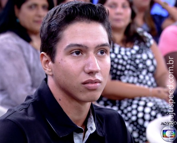 Jovem é atingido por raio duas vezes em menos de uma semana e sobrevive Jovem é atingido por raio duas vezes em menos de uma semana e sobrevive
