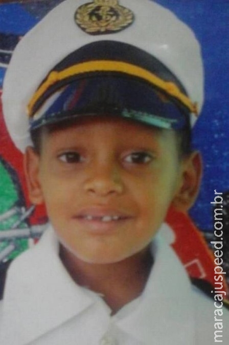 Parentes de menino de 6 anos morto acidentalmente por outro de 12 cobram justiça Parentes de menino de 6 anos morto acidentalmente por outro de 12 cobram justiça