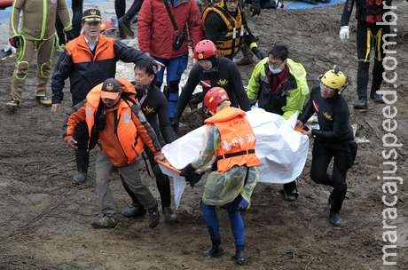 Sobe para 37 número de mortos em acidente aéreo em Taiwan Sobe para 37 número de mortos em acidente aéreo em Taiwan