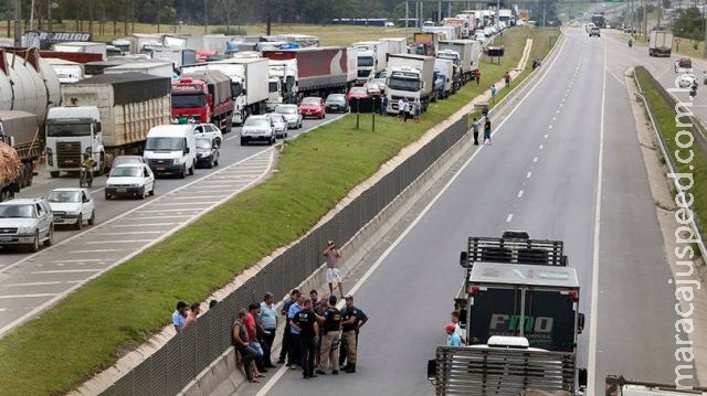 Caminhoneiros seguem com bloqueios em 7 Estados, diz PRF Caminhoneiros seguem com bloqueios em 7 Estados, diz PRF