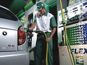 Combustíveis terão novo reajuste e gasolina deve chegar a R$ 3,75 Combustíveis terão novo reajuste e gasolina deve chegar a R$ 3,75