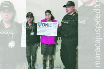 Mulher abandona bebê atrás de árvore e criança é devorada por cães Mulher abandona bebê atrás de árvore e criança é devorada por cães
