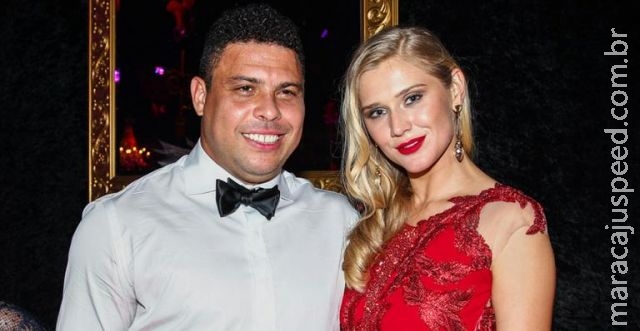 Após fim do noivado, Ronaldo surge com nova namorada em baile de gala Após fim do noivado, Ronaldo surge com nova namorada em baile de gala