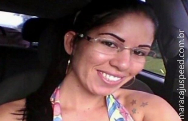Mulher é achada morta após o filho de 3 anos pedir socorro, diz polícia Mulher é achada morta após o filho de 3 anos pedir socorro, diz polícia