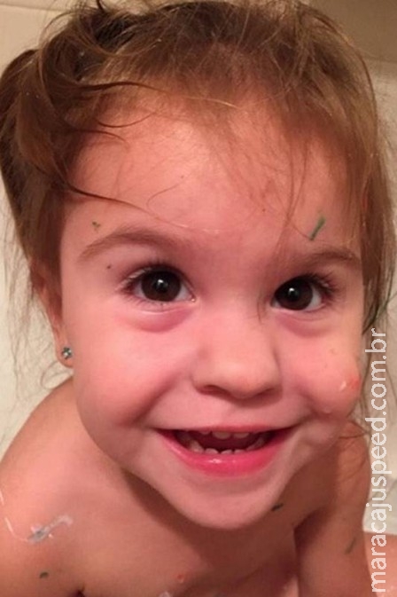 Menina de 2 anos morre após ser atingida por porta durante mudança da família