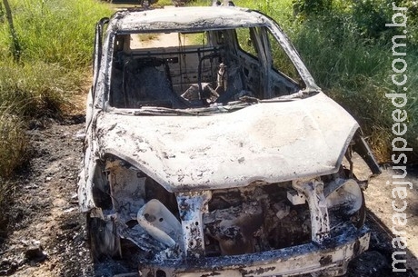 Universitário e comparsa confessam ter matado taxista e filha de cinco anos por R$ 300 Universitário e comparsa confessam ter matado taxista e filha de cinco anos por R$ 300