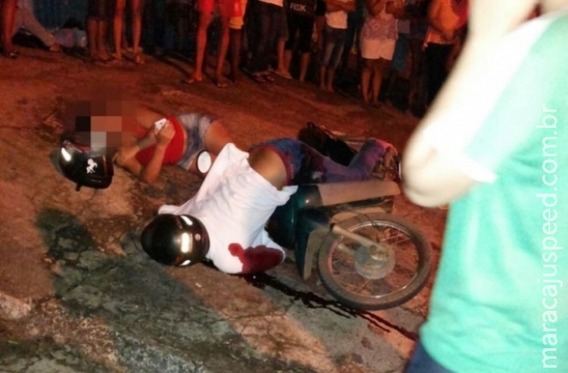 Casal em motocicleta é alvejado por tiros de calibre 9 milímetros em MT Casal em motocicleta é alvejado por tiros de calibre 9 milímetros em MT