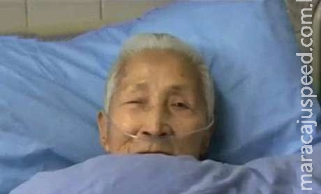 Idosa chinesa acorda de coma falando inglês fluente Idosa chinesa acorda de coma falando inglês fluente