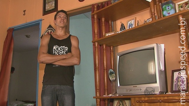Jovem de 17 anos sobrevive após ser atingido por dois raios em 1 semana Jovem de 17 anos sobrevive após ser atingido por dois raios em 1 semana