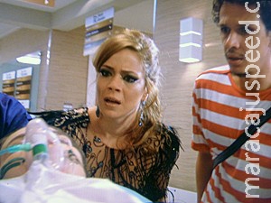 Entre a vida e a morte, Cora revela que sabe quem tentou matar Zé