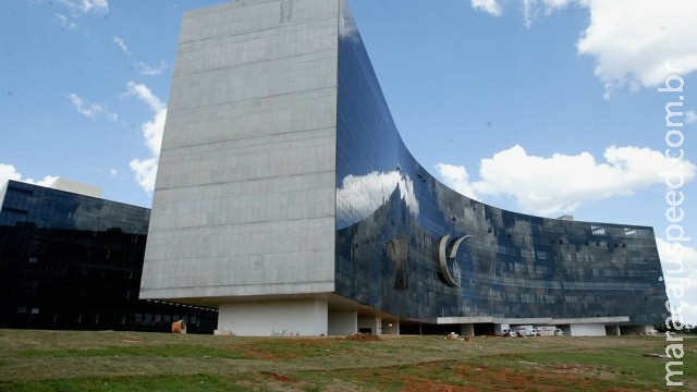 Recepcionista chamada de rapariga pelo chefe será indenizada Recepcionista chamada de rapariga pelo chefe será indenizada