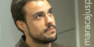 Império: Enrico salva a vida de Cláudio e pede perdão de joelhos Império: Enrico salva a vida de Cláudio e pede perdão de joelhos