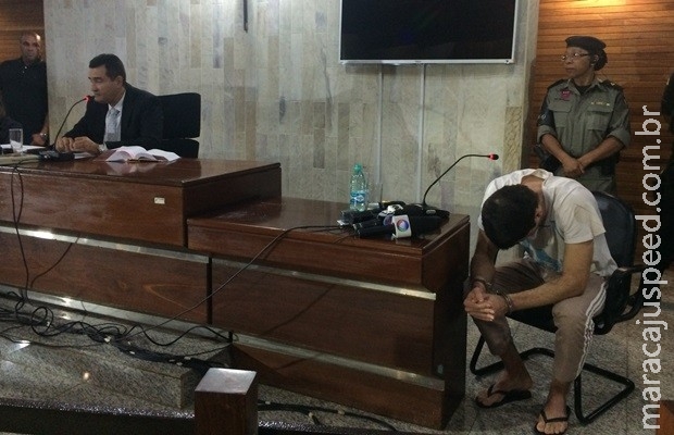 Suposto serial killer revolta avó de vítima ao ficar cabisbaixo: "Monstro" Suposto serial killer revolta avó de vítima ao ficar cabisbaixo: "Monstro"