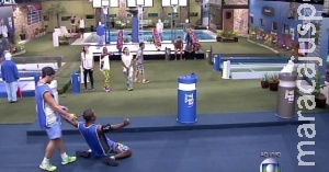 Com ajuda de Rafael e Talita, Luan se torna o líder da semana no "BBB15" Com ajuda de Rafael e Talita, Luan se torna o líder da semana no "BBB15"