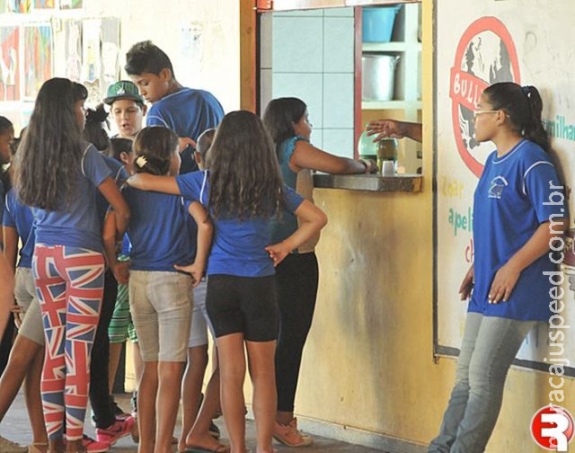 Alunos de escolas estaduais ficam sem merenda até o fim de março Alunos de escolas estaduais ficam sem merenda até o fim de março