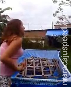 Mulher joga água fervendo em vizinha grávida durante discussão; veja o vídeo