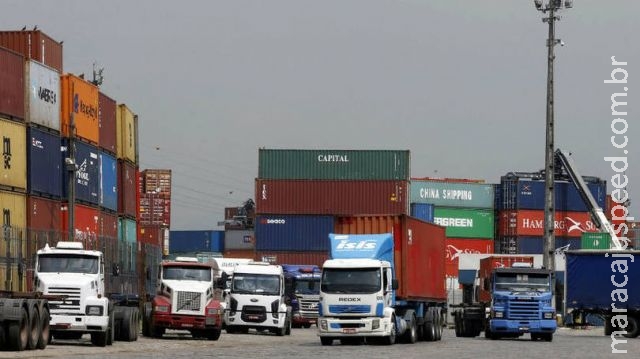 Caminhoneiros se dividem sobre propostas do governo Caminhoneiros se dividem sobre propostas do governo