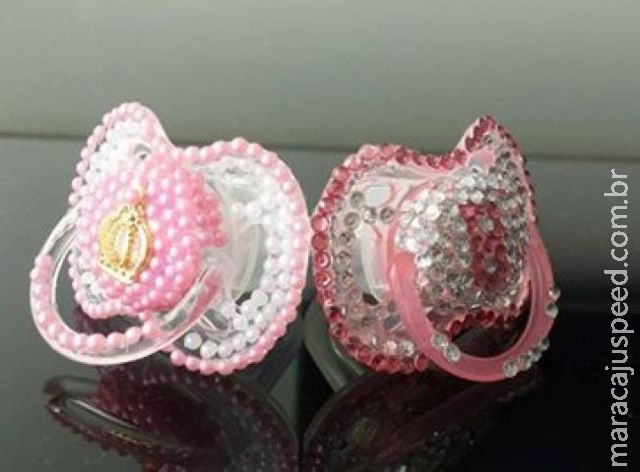 Chupetas customizadas podem causar sufocamento e até mortes de crianças Chupetas customizadas podem causar sufocamento e até mortes de crianças