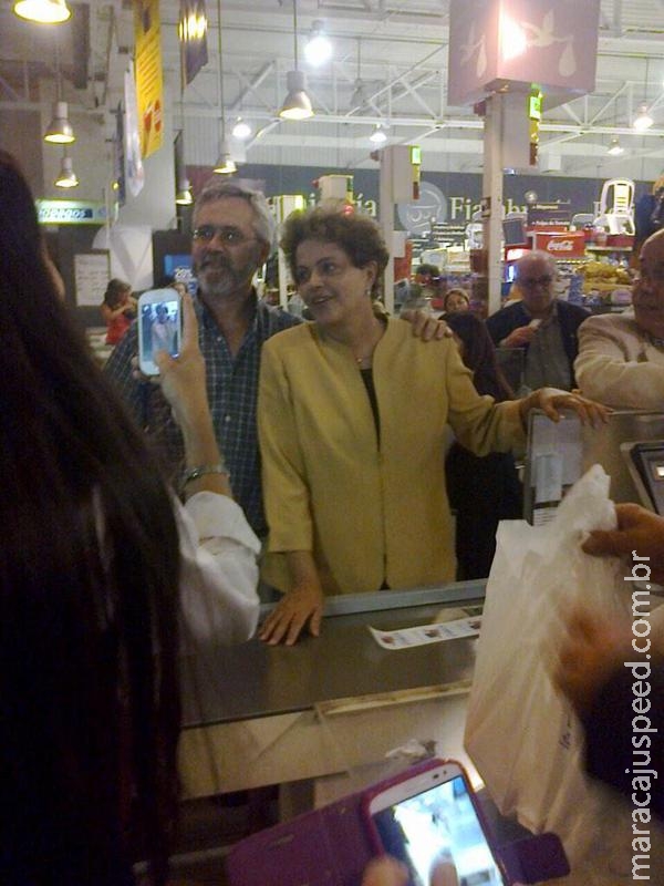 Dilma faz compras em supermercado de Montevidéu