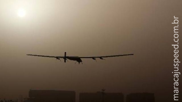 Avião movido a energia solar começa volta ao mundo Avião movido a energia solar começa volta ao mundo