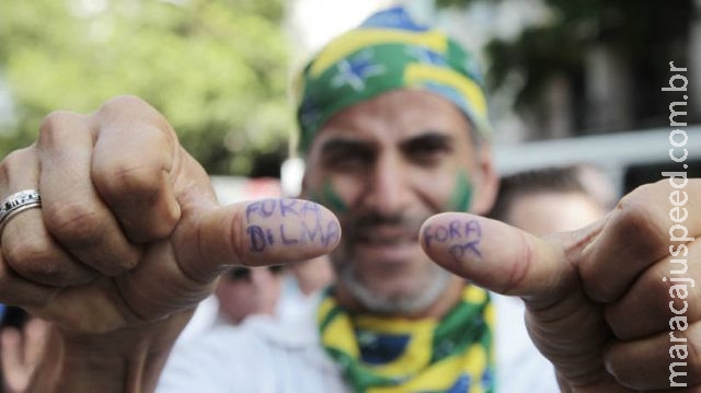 Grupos a favor do impeachment proliferam na internet
