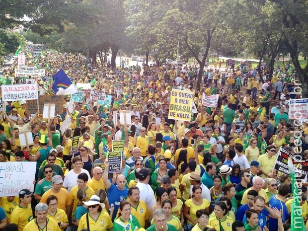 Manifestantes fazem protesto contra a corrupção em Mato Grosso do Sul Manifestantes fazem protesto contra a corrupção em Mato Grosso do Sul