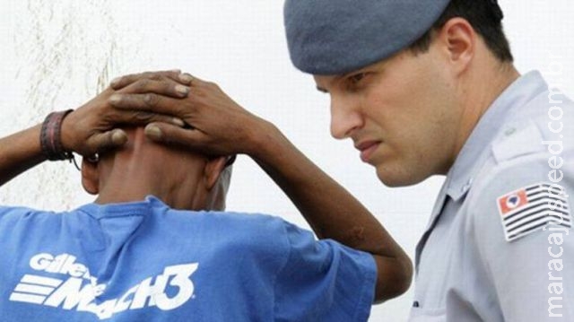 A cada 34h, policiais de folga matam um A cada 34h, policiais de folga matam um