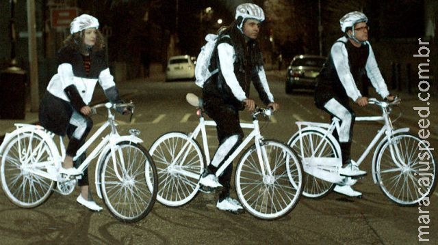 Volvo desenvolve tinta que brilha no escuro para ciclistas Volvo desenvolve tinta que brilha no escuro para ciclistas