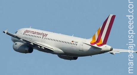 Piloto do Airbus A320 ficou trancado fora da cabine, diz NYT Piloto do Airbus A320 ficou trancado fora da cabine, diz NYT