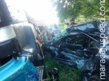 Filho e pais de vereador de cidade de MS morrem em acidente com caminhão no Paraná