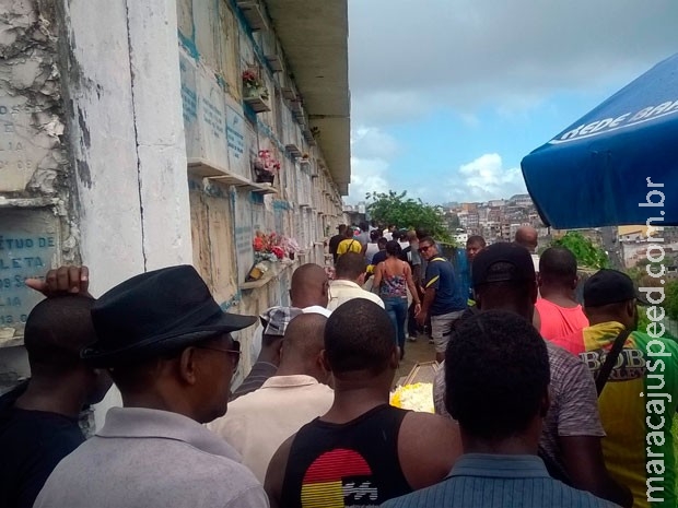 Motorista linchado após acidente saiu para socorrer vizinho, diz família Motorista linchado após acidente saiu para socorrer vizinho, diz família
