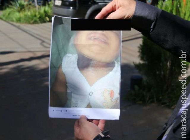 Pais de bebê de nove meses procuram delegacia para denunciar morte de filho