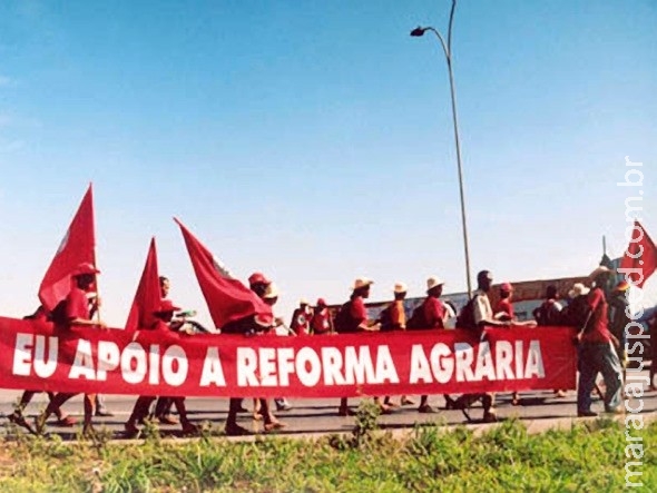 Governo planeja assentar 120 mil famílias nos próximos quatro anos Governo planeja assentar 120 mil famílias nos próximos quatro anos