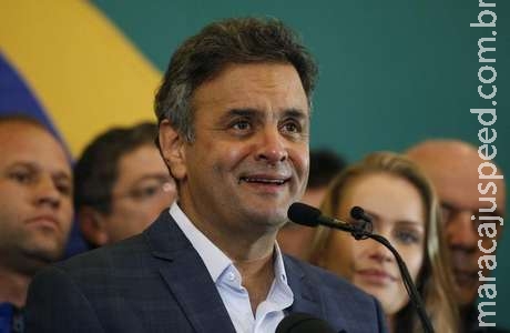  Aécio rebate Dilma e diz que panelaço não pede 3º turno