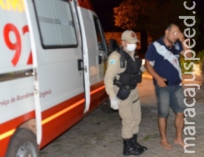 Homem é agredido a pauladas ao tentar separar briga de casal Homem é agredido a pauladas ao tentar separar briga de casal