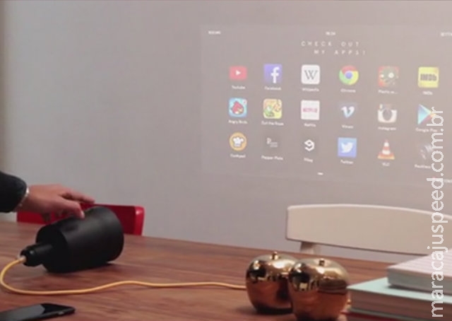 Projetor portátil inteligente se conecta a smartphones e tablets