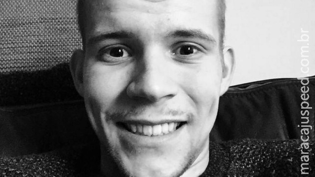 Jovem de 19 anos descobre câncer no testículo após teste de gravidez dar positivo Jovem de 19 anos descobre câncer no testículo após teste de gravidez dar positivo